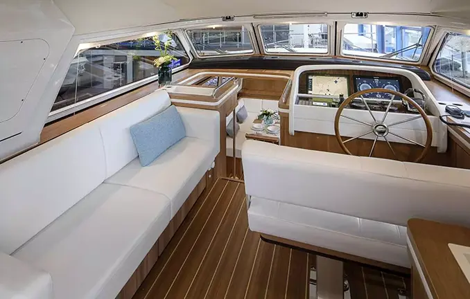 Motorboot 'Linssen GS 45.0 Variotop' - Steuerstand Variotop