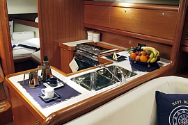 Segelyacht Grand Soleil 45 Pantry - Yachtcharter