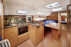 Salon Bavaria 35 cruiser