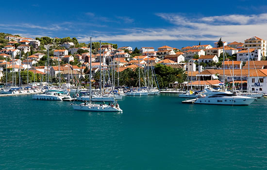 Yachtcharter Kroatien - ACI Martina Trogir mit dem Waypoint-Steg