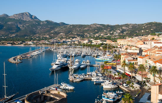 Segeln vor Korsika - Hafen und Altstadt von Calvi