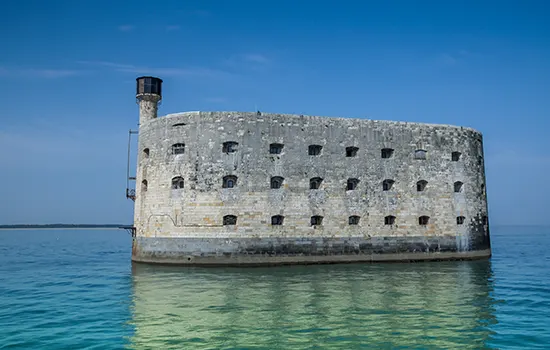 Markanter Wegepunkt auf einem Segeltörn ab La Rochelle: Fort Boyard