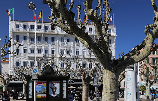 Cannes - mondänes Hotel an der Uferpromenade