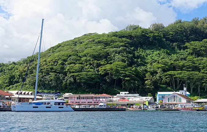 Katamaran vor Raiatea Katamaran vor Raiatea