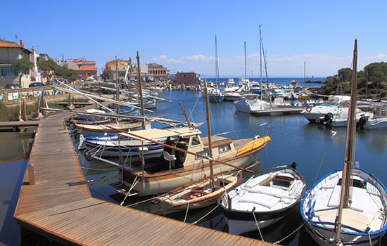 Hafen auf Sardinien