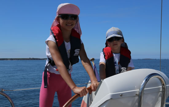 Flottillensegeln mit Kindern an der Cote d'Azur