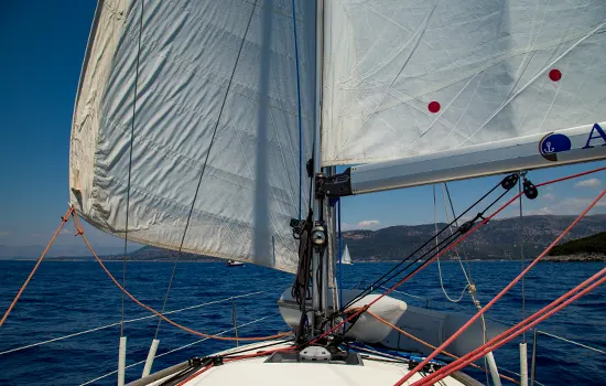 Segelyacht in Griechenland - Segeln vor dem Wind