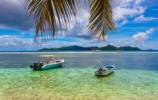 Segeln den Seychellen - mit dem Boot zur Insel