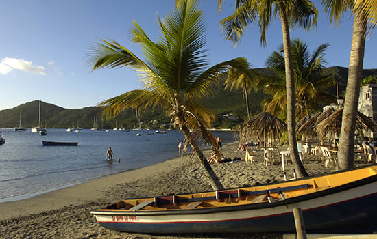 Segeln ab Martinique in der Karibik - Yachten vor Anker