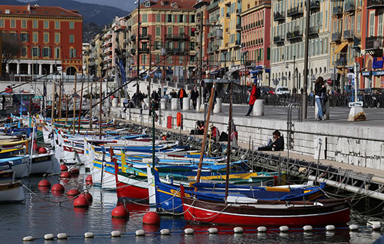 Stadthafen Nizza (Nice) mit traditionellen Booten